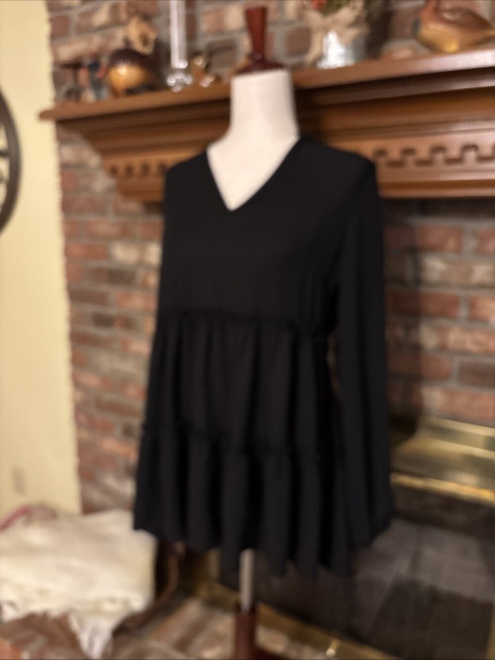 New York & Company Black Flouncy Blouse Long Sleeve Size Medium NWT